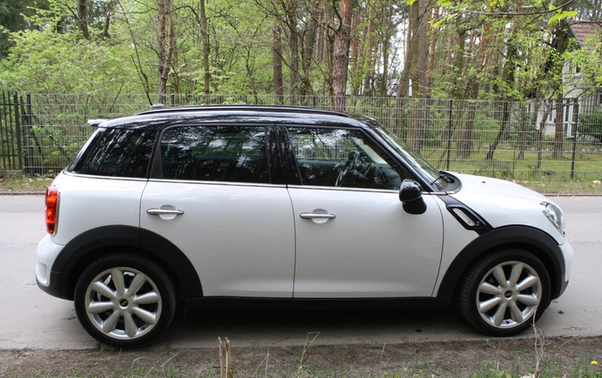MINI Countryman cena 53900 przebieg: 146000, rok produkcji 2016 z Józefów małe 436